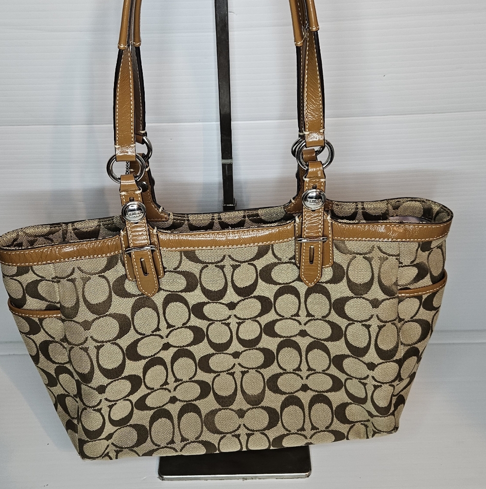 Coach Brown Signature Gallery Tote – Medium Canvas & Leather – Tan – Zip - Picture 3 of 16